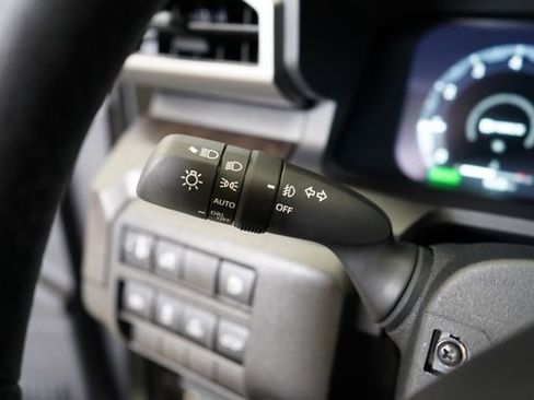 Used 2025 Toyota Tacoma Limited AWD/4WD image 18