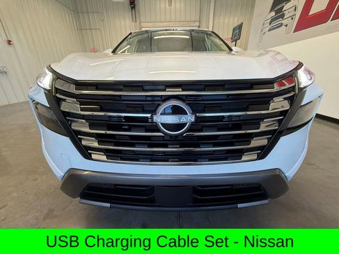 Used 2025 Nissan Rogue SL w/ Tech Package AWD/4WD image 14