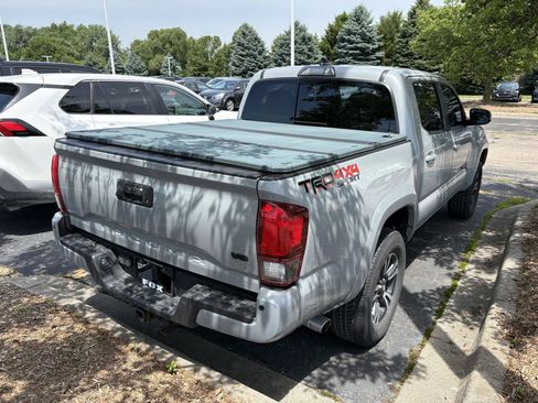 Used 2019 Toyota Tacoma TRD Sport AWD/4WD image 6