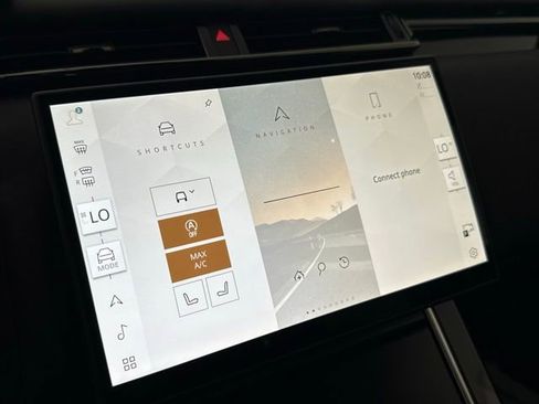 New 2026 Land Rover Range Rover Velar Dynamic SE image 19