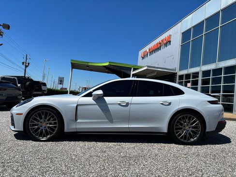 Used 2025 Porsche Panamera 4 w/ Premium Package AWD/4WD image 3