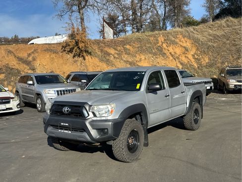 Used 2013 Toyota Tacoma PreRunner image 1