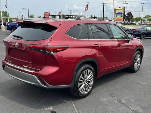 Certified 2021 Toyota Highlander Platinum image 3