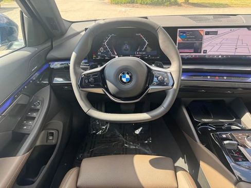 Certified 2025 BMW 540i xDrive w/ Premium Package image 18