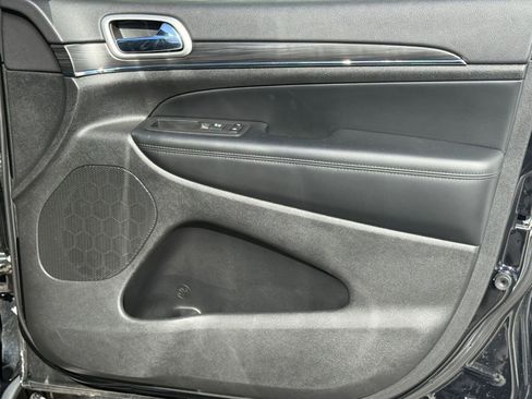 Used 2022 Jeep Grand Cherokee Limited w/ Trailer Tow Group IV image 33