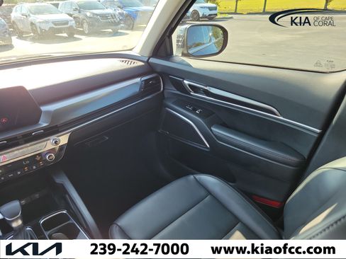 Certified 2025 Kia Telluride LX FWD image 17