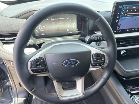 Used 2025 Ford Explorer Active w/ Active Comfort Package RWD image 21