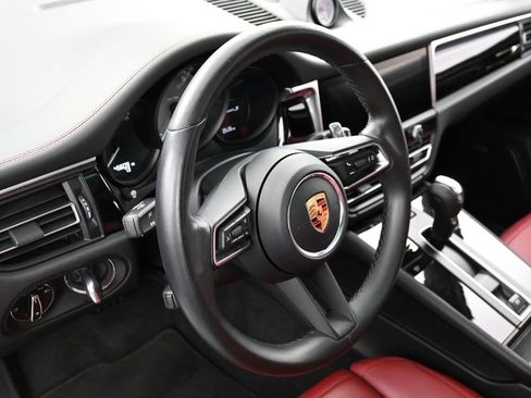 Certified 2022 Porsche Macan S image 17