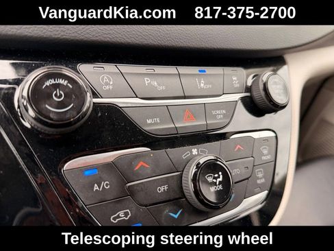 Used 2023 Chrysler Pacifica Touring-L FWD image 23