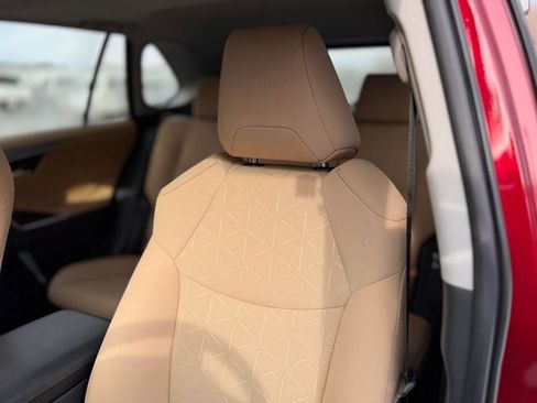 Used 2021 Toyota RAV4 XLE image 10