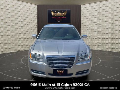 Used 2014 Chrysler 300 RWD image 3