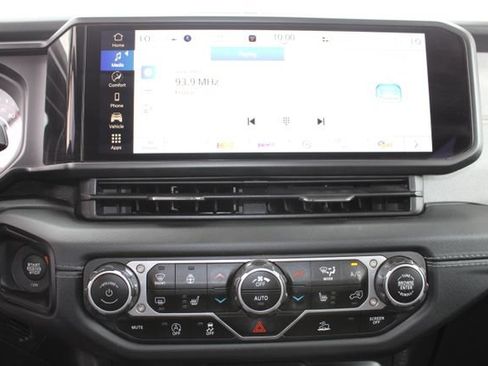 Used 2024 Jeep Wrangler Unlimited Sahara AWD/4WD image 14