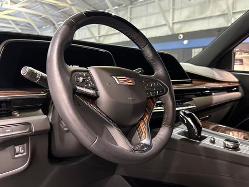 Used 2024 Cadillac Escalade ESV Premium Luxury AWD/4WD image 27