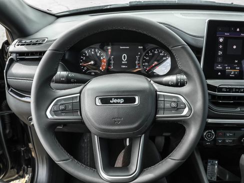 Used 2024 Jeep Compass Latitude w/ Convenience Group image 15