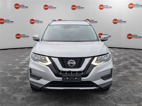 Used 2019 Nissan Rogue SV image 2