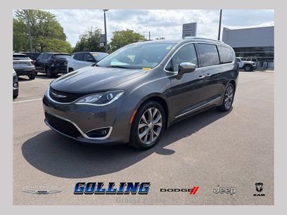 Used 2020 Chrysler Pacifica Limited w/ Tire & Wheel Group