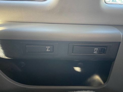 Used 2010 Ford E-350 and Econoline 350 XLT image 30