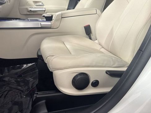 Used 2022 Mercedes-Benz GLB 250 4MATIC image 21