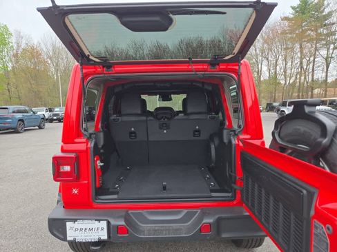 New 2026 Jeep Wrangler Unlimited Sahara AWD/4WD image 19