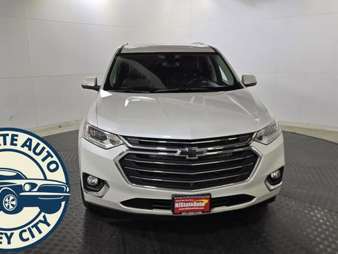 Used 2021 Chevrolet Traverse Premier image 2