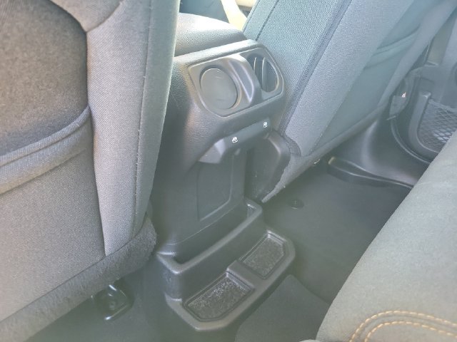 Used 2024 Jeep Wrangler Unlimited AWD/4WD image 9
