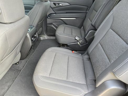 Used 2024 Chevrolet Traverse LT image 20