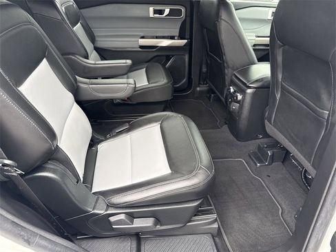 Used 2022 Ford Explorer XLT w/ Equipment Group 202A image 15