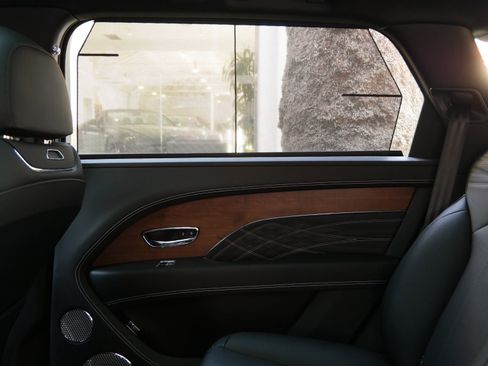 Used 2023 Bentley Bentayga Extended Wheelbase AWD/4WD image 22