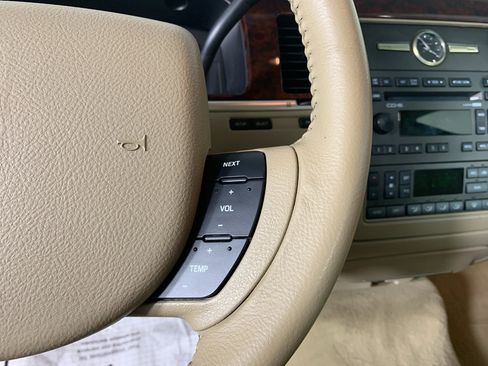 Used 2009 Lincoln Town Car Signature L image 21