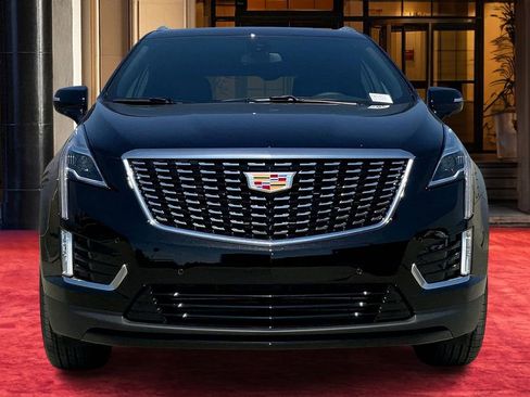 New 2025 Cadillac XT5 Luxury image 3