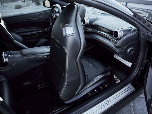 Used 2018 Ferrari GTC4Lusso T image 43