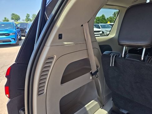 Used 2023 Chrysler Pacifica Touring-L FWD image 92