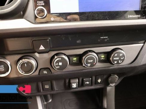 Certified 2020 Toyota Tacoma TRD Off-Road AWD/4WD image 24