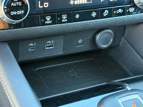 Used 2024 Mitsubishi Outlander 4WD Plug-In Hybrid image 26