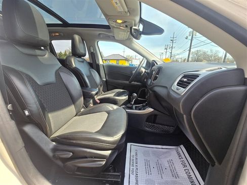 Used 2018 Jeep Compass Latitude w/ Popular Equipment Group AWD/4WD image 14