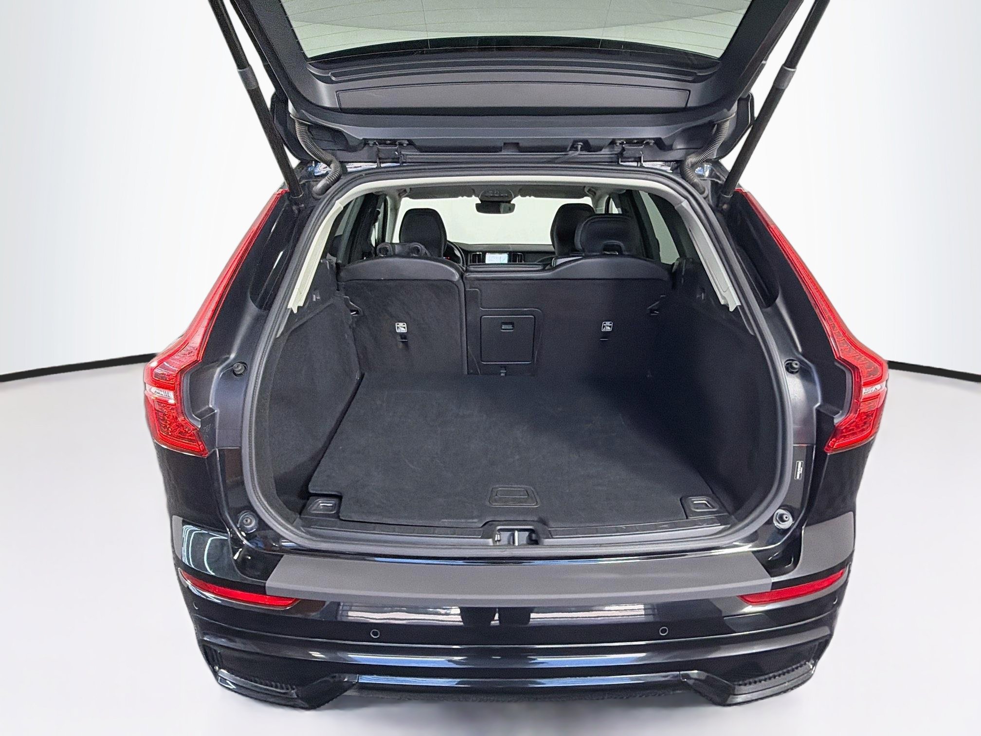 Used 2025 Volvo XC60 B5 Core AWD/4WD image 31