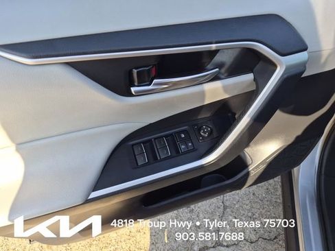 Used 2022 Toyota RAV4 XLE w/ Convenience Package FWD image 22