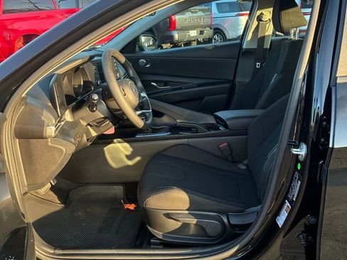 Used 2023 Hyundai Elantra SEL image 21