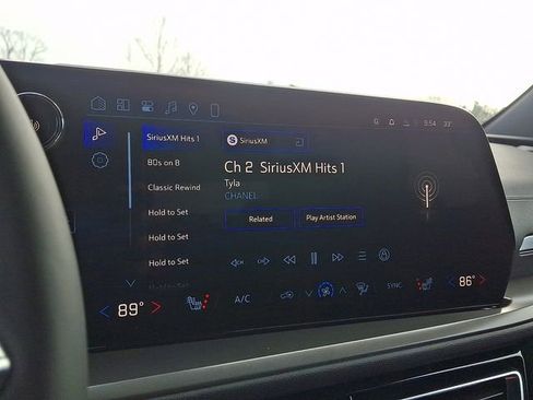 New 2026 Chevrolet Traverse LT image 13