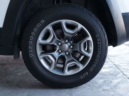 Used 2019 Jeep Cherokee Trailhawk w/ Cold Weather Group image 38