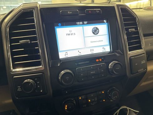 Used 2017 Ford F250 XLT w/ XLT Premium Package AWD/4WD image 18