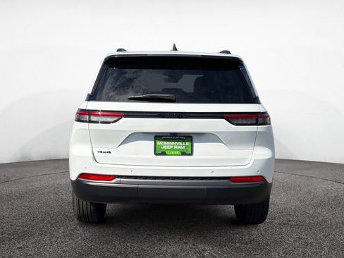 New 2026 Jeep Grand Cherokee Altitude AWD/4WD image 4