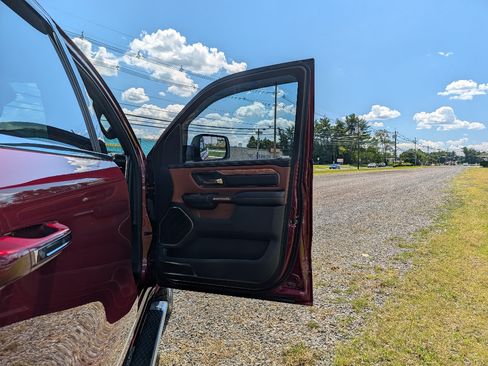 Used 2022 RAM 1500 Limited w/ Body Color Bumper Group AWD/4WD image 13