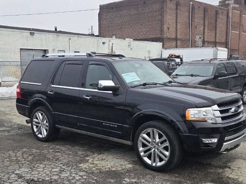 Used 2017 Ford Expedition Platinum image 4