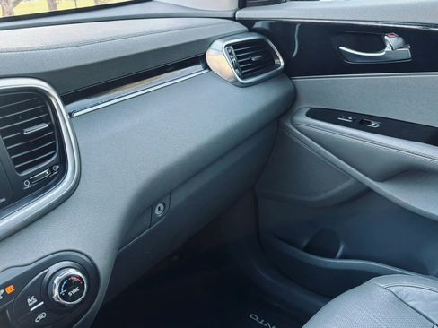 Used 2016 Kia Sorento EX w/ EX Premium Package image 32