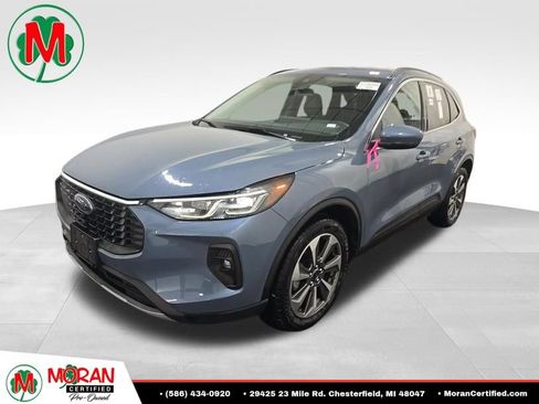 Used 2025 Ford Escape Platinum AWD/4WD image 1
