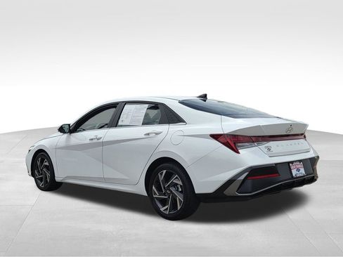 Used 2025 Hyundai Elantra SEL FWD image 8