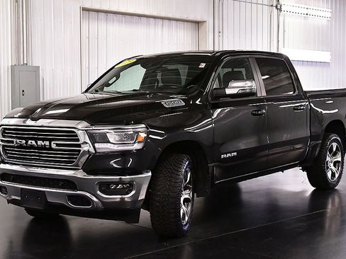 Used 2023 RAM 1500 Laramie AWD/4WD image 3