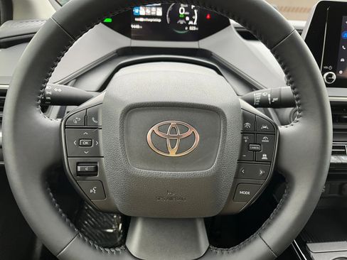 Used 2025 Toyota Prius LE image 28