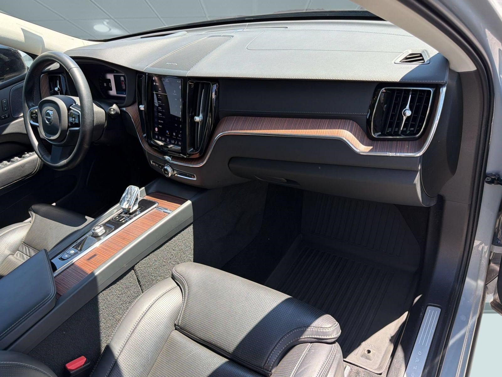 Certified 2024 Volvo XC60 B5 Ultimate w/ Climate Package AWD/4WD image 31